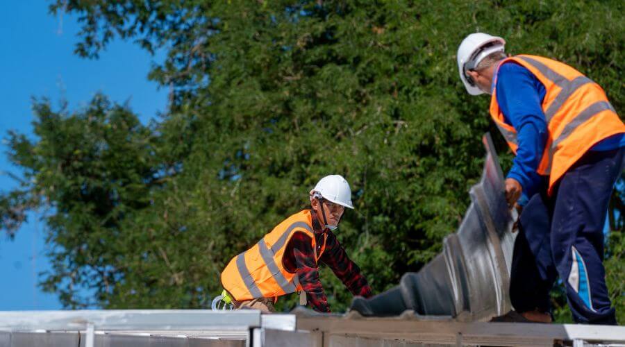 Professional gutter cleaning in Everetts, NC